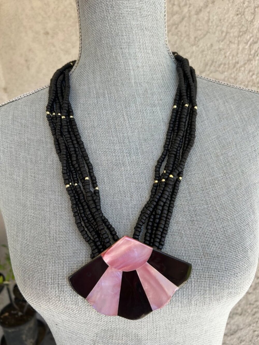 VTG 80's Beaded Necklace Pink & Black Abalone Shell Fan Pendant Statement Piece - Picture 2 of 6